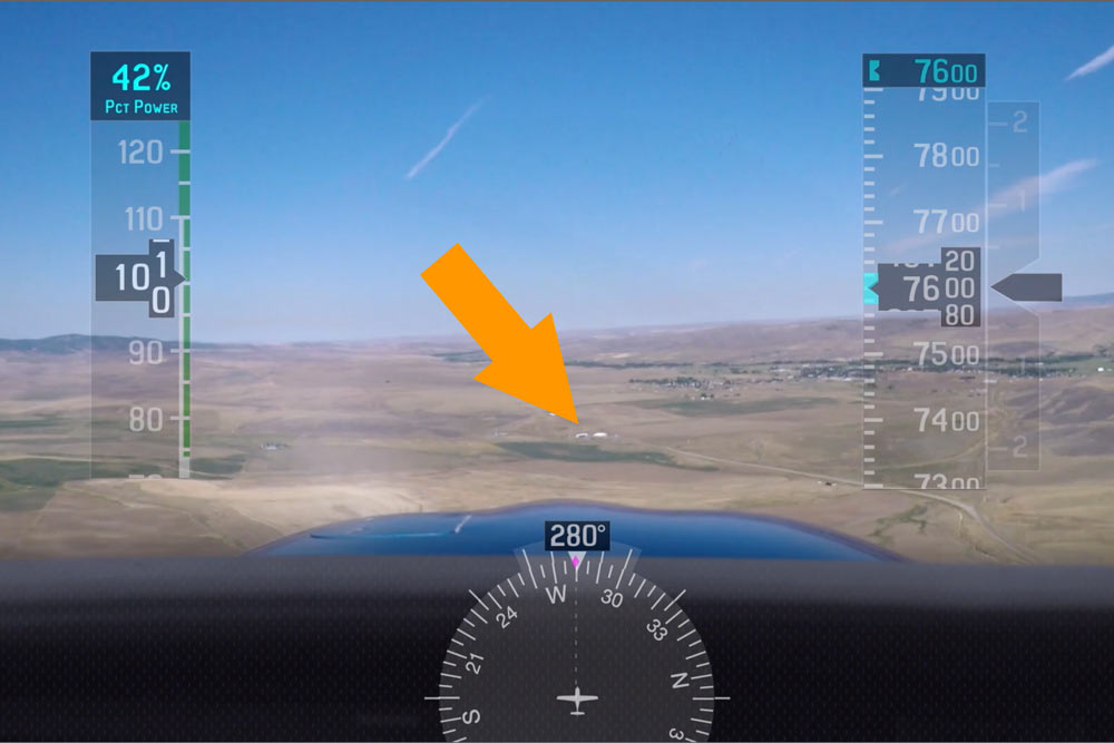 遠くの物体を注視する