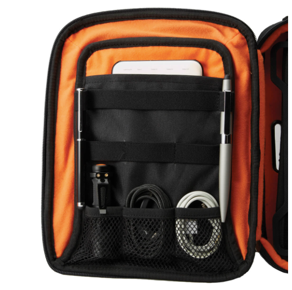 Flight OutfittersのデラックスiPadフライトデスク　見開き